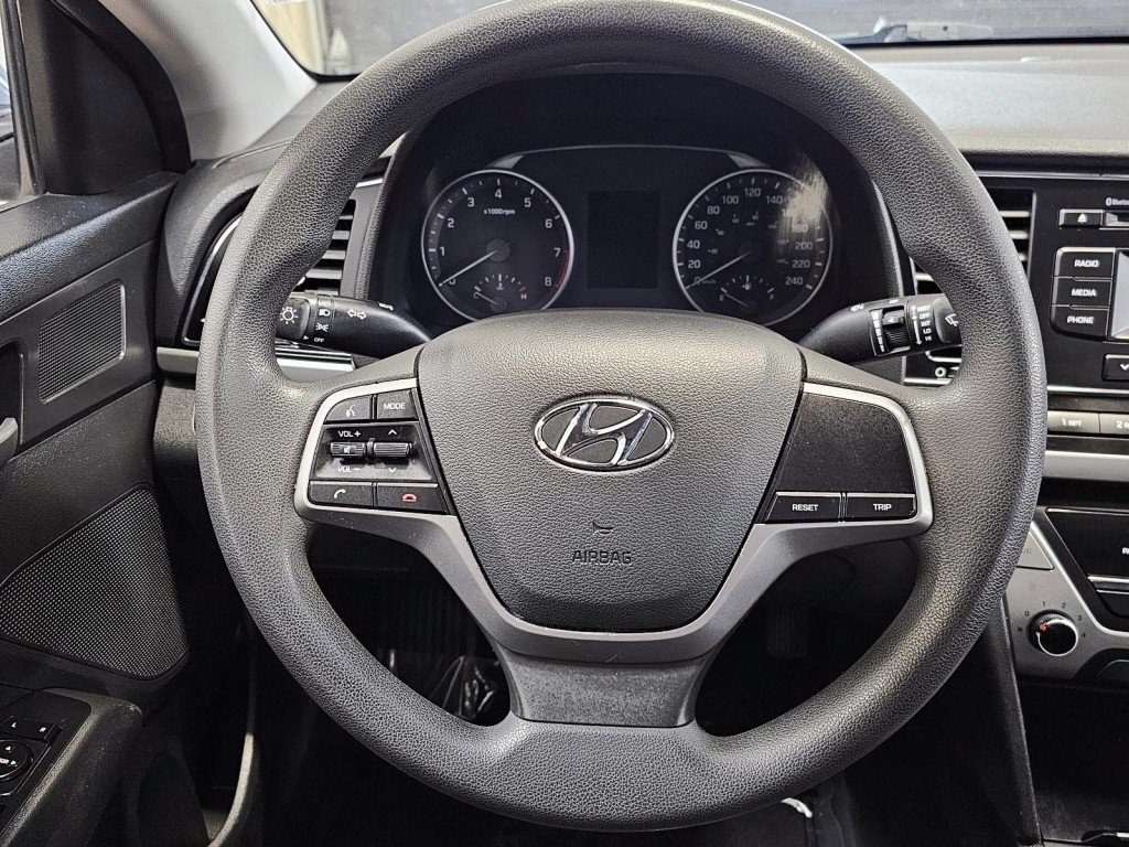 2017 Hyundai ELANTRA in Saint-Hyacinthe, Quebec - 15 - w1024h768px