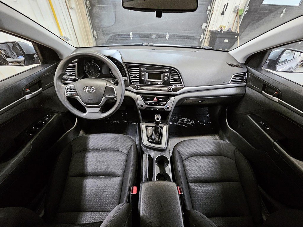 2017 Hyundai ELANTRA in Saint-Hyacinthe, Quebec - 16 - w1024h768px