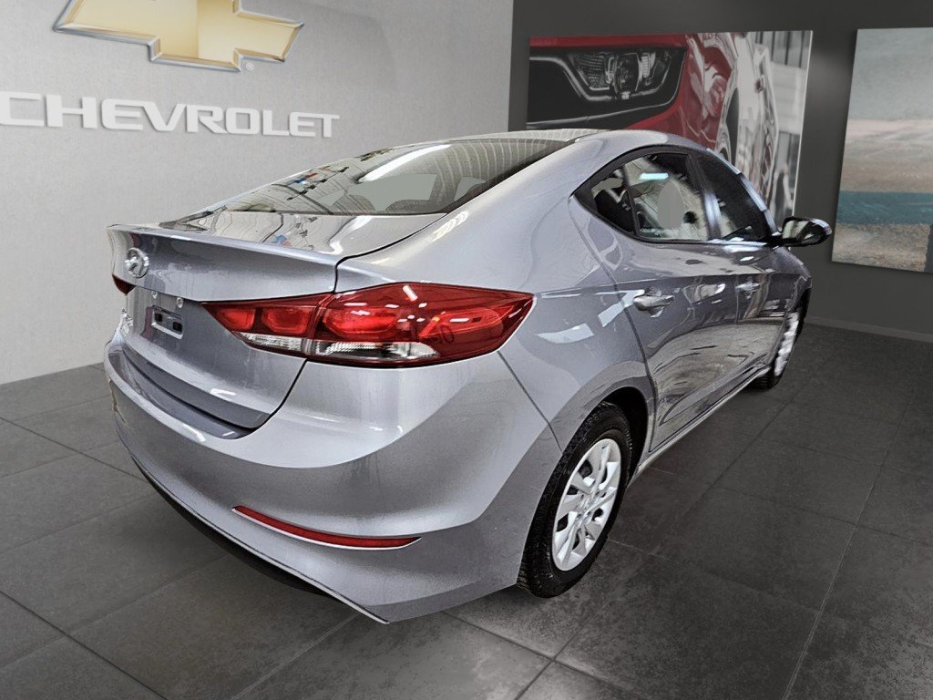 2017 Hyundai ELANTRA in Saint-Hyacinthe, Quebec - 8 - w1024h768px