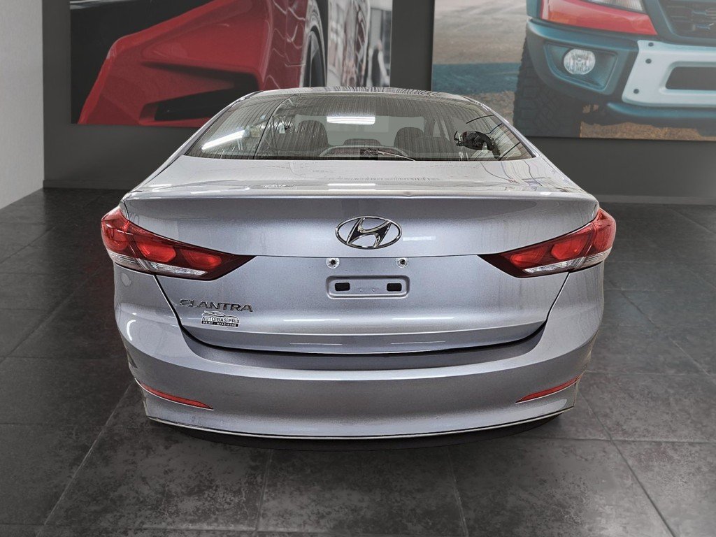 2017 Hyundai ELANTRA in Saint-Hyacinthe, Quebec - 5 - w1024h768px