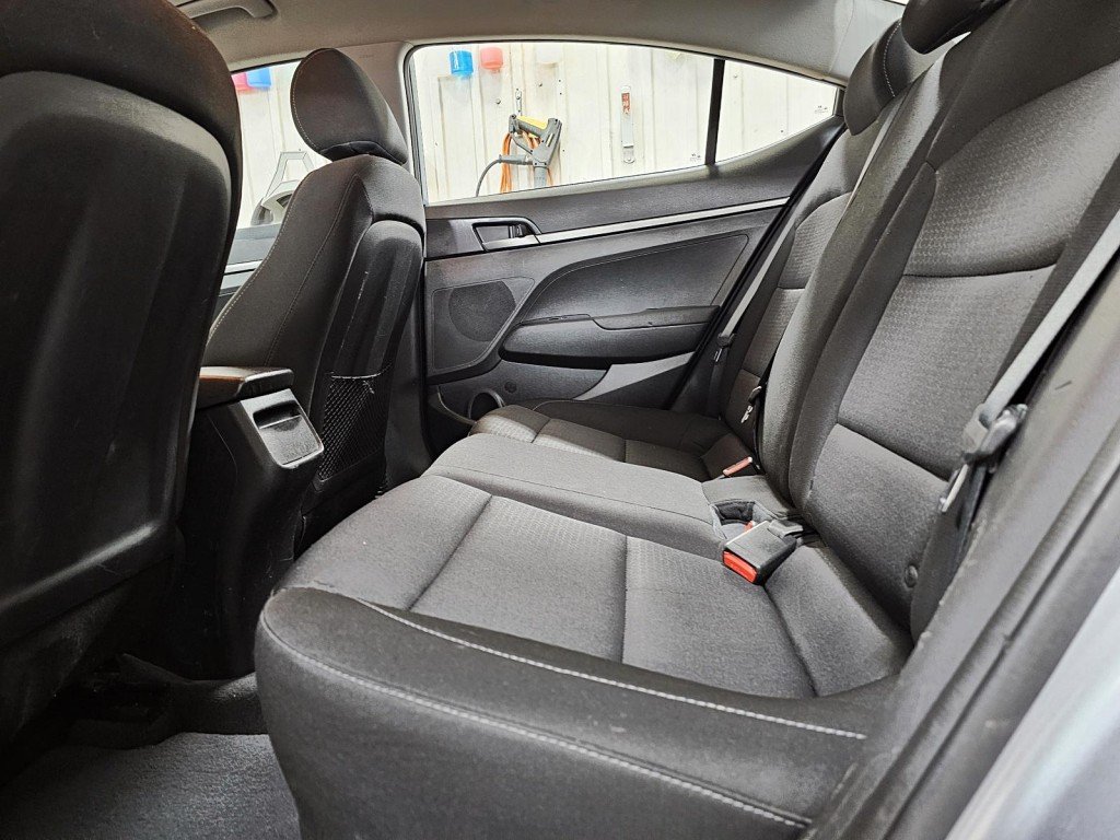 2017 Hyundai ELANTRA in Saint-Hyacinthe, Quebec - 13 - w1024h768px