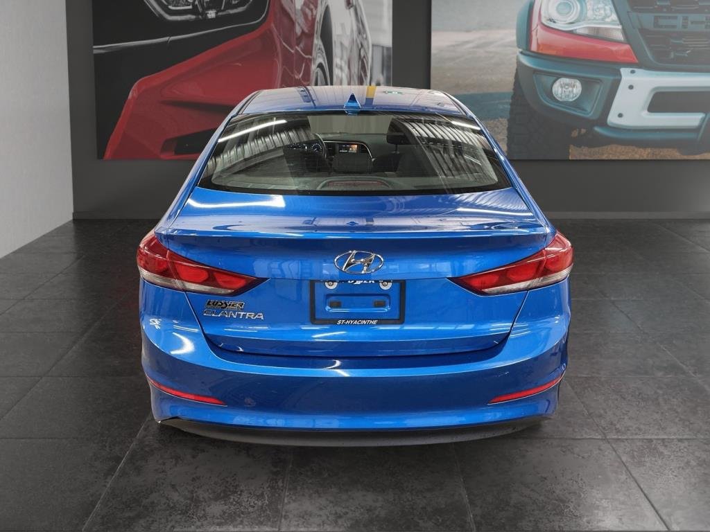 Hyundai Elantra  2018 à Saint-Hyacinthe, Québec - 4 - w1024h768px