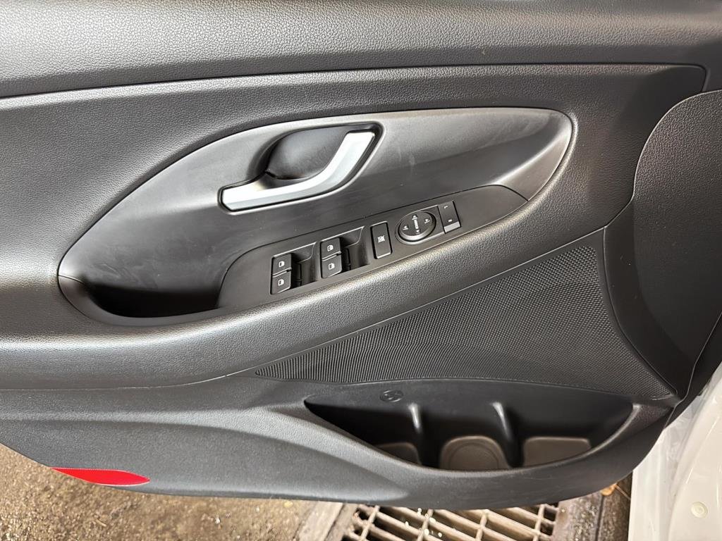 2019 Hyundai Elantra in Saint-Hyacinthe, Quebec - 11 - w1024h768px