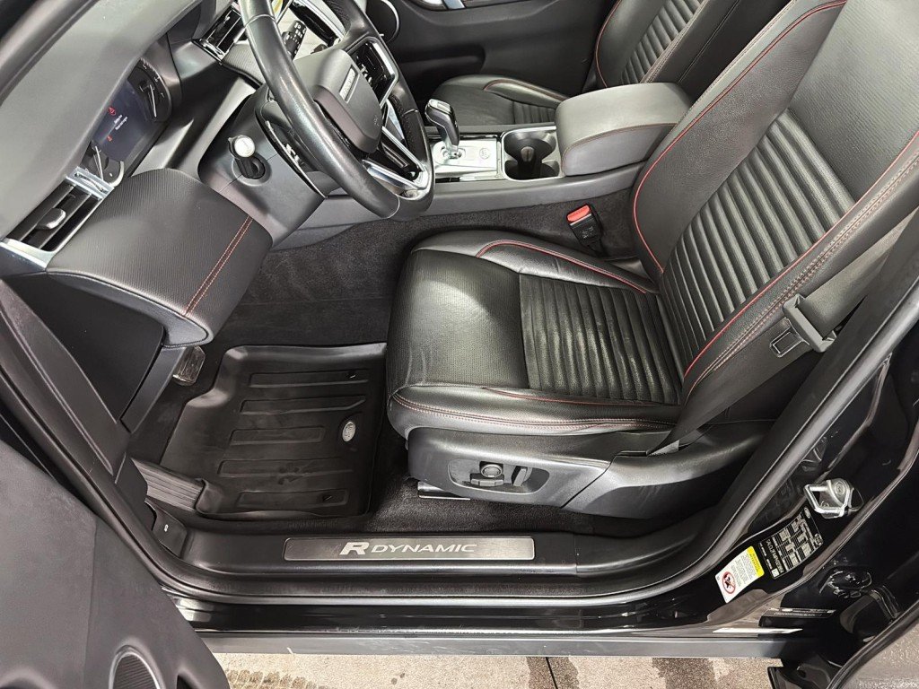 Land Rover Discovery  2023 à Saint-Hyacinthe, Québec - 9 - w1024h768px