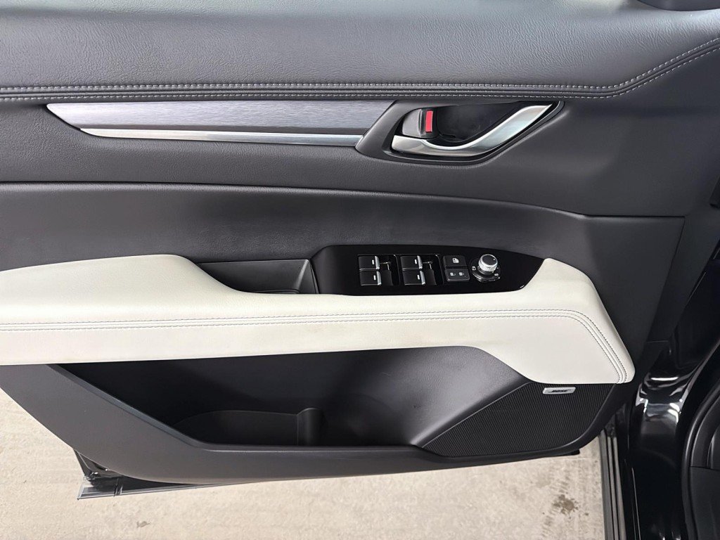 2025 Mazda CX-5 in Saint-Hyacinthe, Quebec - 11 - w1024h768px
