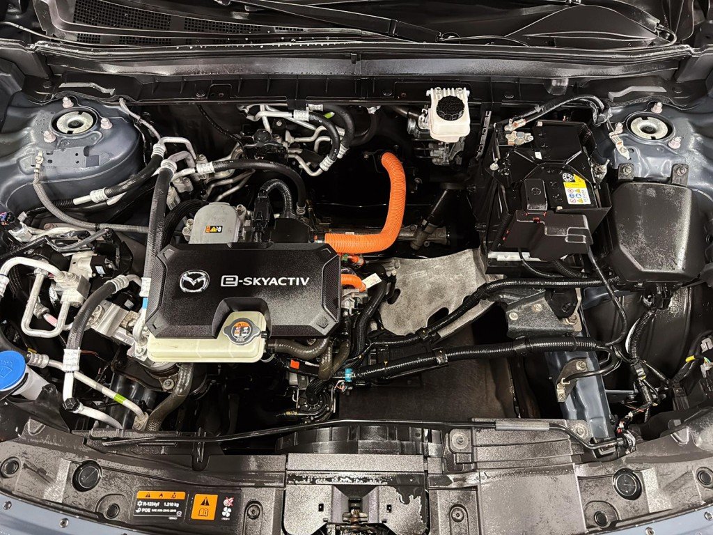 2022 Mazda MX-30 in Saint-Hyacinthe, Quebec - 8 - w1024h768px