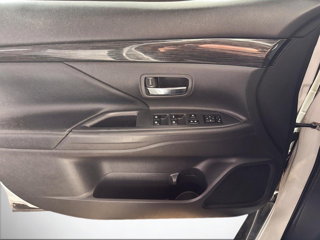 Mitsubishi OUTLANDER  2016 à Saint-Hyacinthe, Québec - 10 - w1024h768px