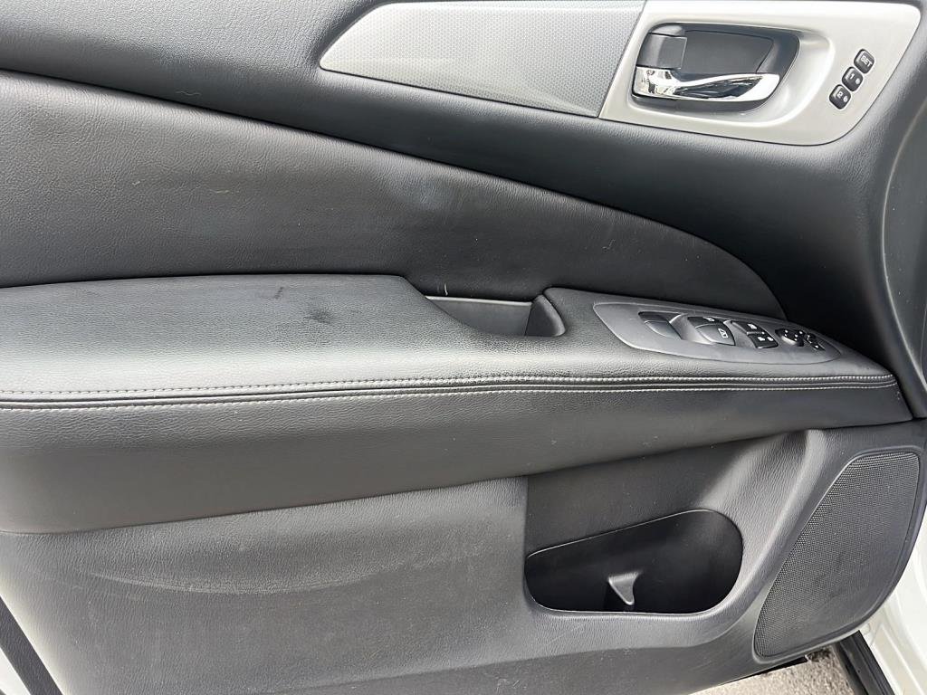 2017 Nissan Pathfinder in Saint-Hyacinthe, Quebec - 8 - w1024h768px