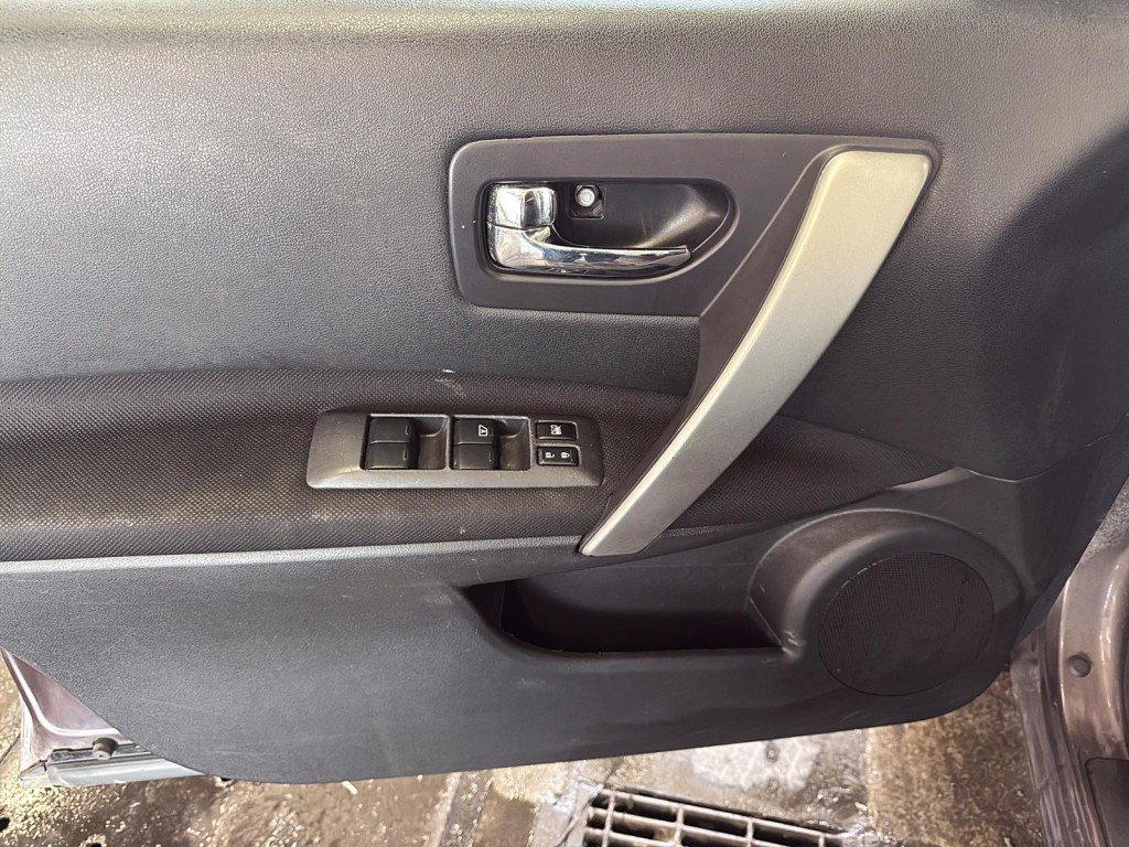 2010 Nissan Rogue in Saint-Hyacinthe, Quebec - 10 - w1024h768px