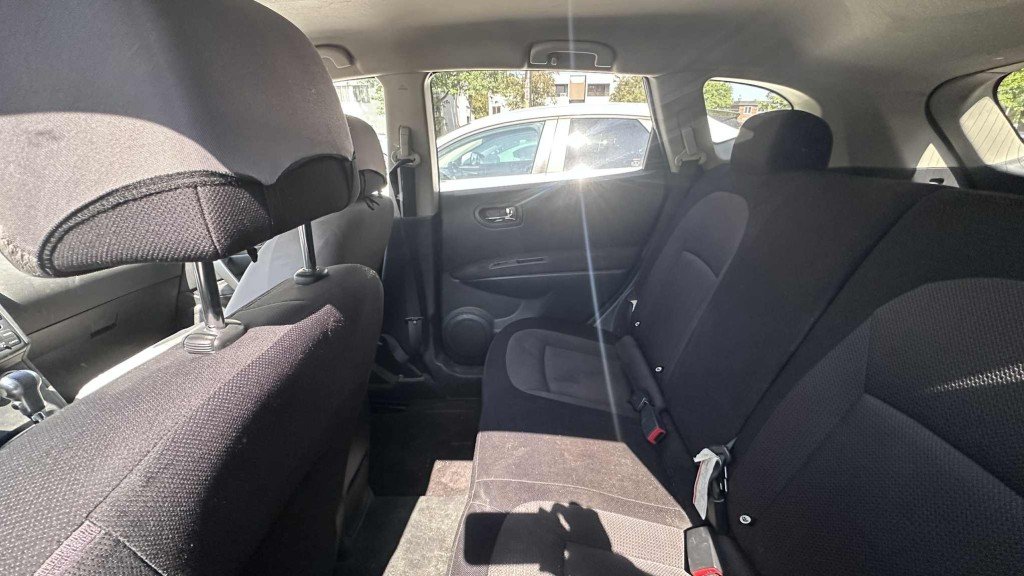 2010 Nissan Rogue in Saint-Hyacinthe, Quebec - 8 - w1024h768px