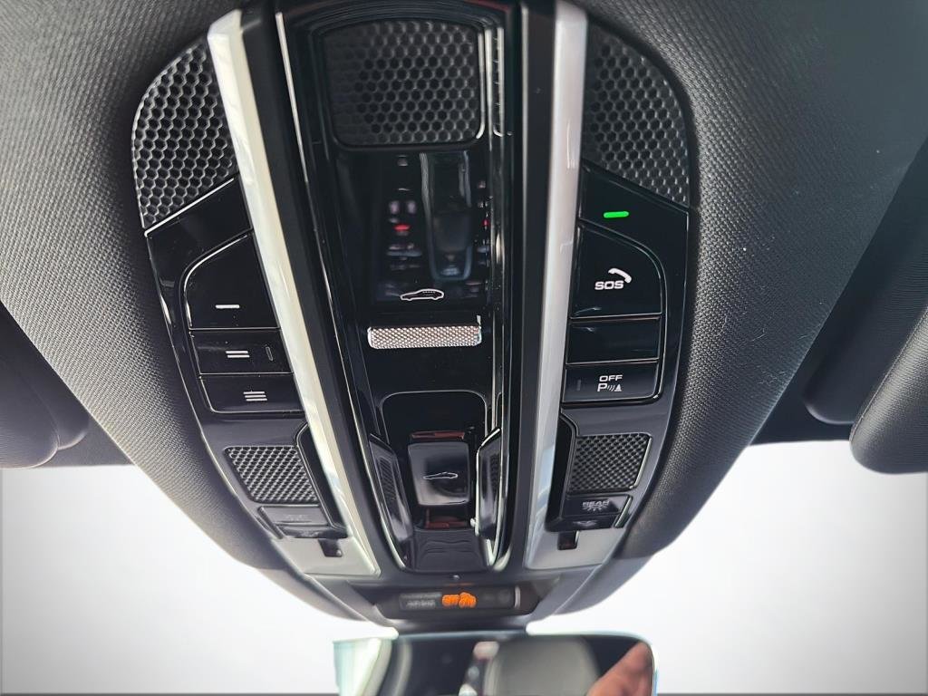 2022 Porsche Cayenne in Saint-Hyacinthe, Quebec - 15 - w1024h768px