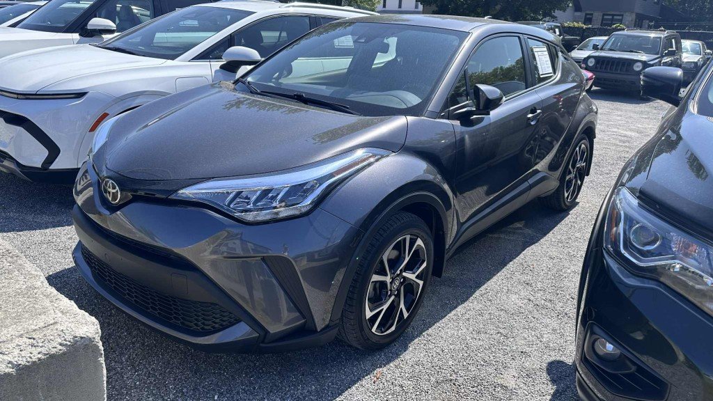 Toyota C-HR  2020 à Saint-Hyacinthe, Québec - 1 - w1024h768px