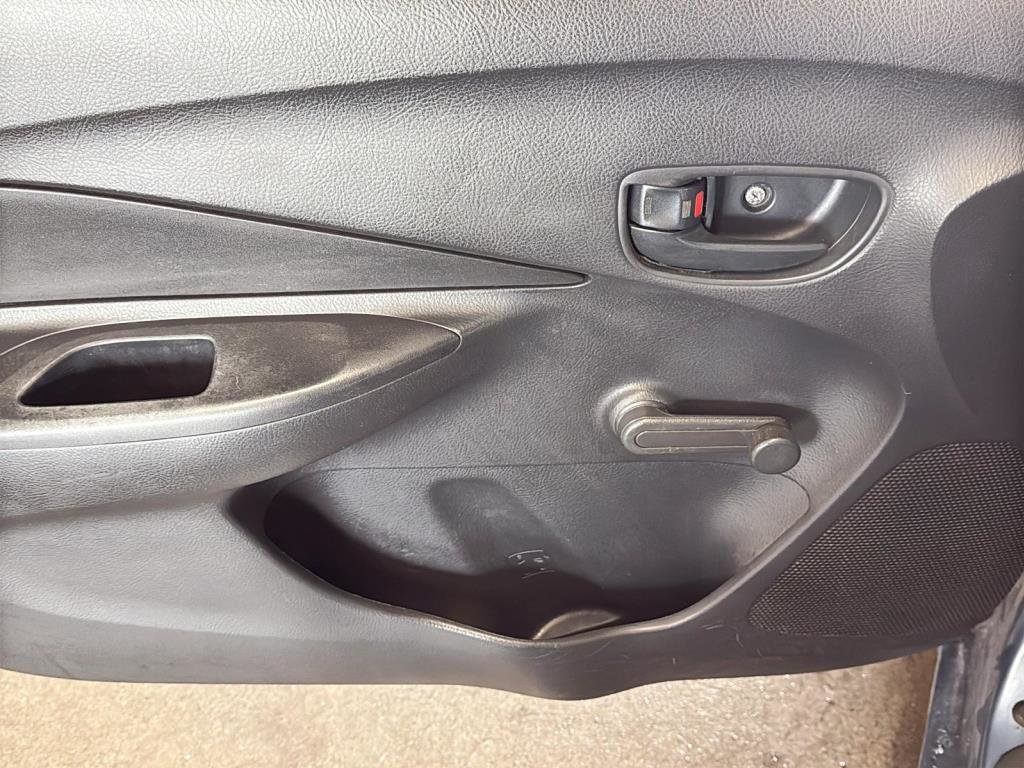 2008 Toyota Yaris in Saint-Hyacinthe, Quebec - 9 - w1024h768px