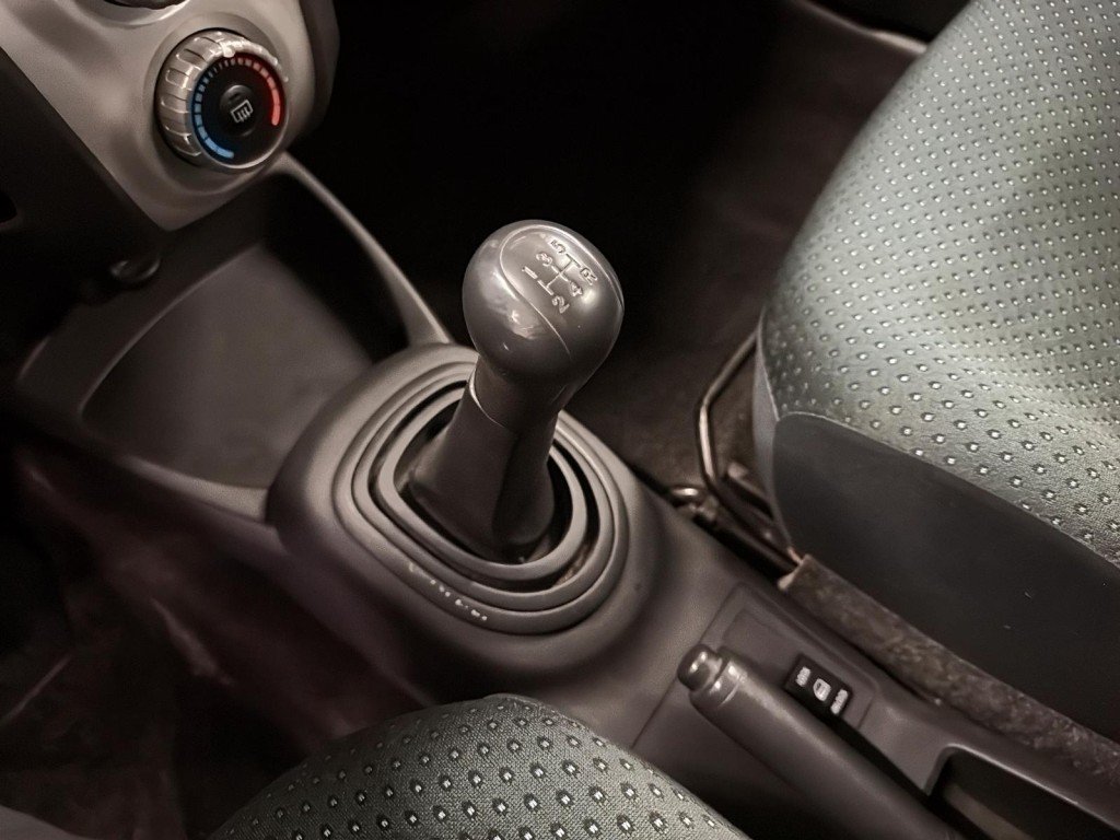 2008 Toyota YARIS in Saint-Hyacinthe, Quebec - 13 - w1024h768px