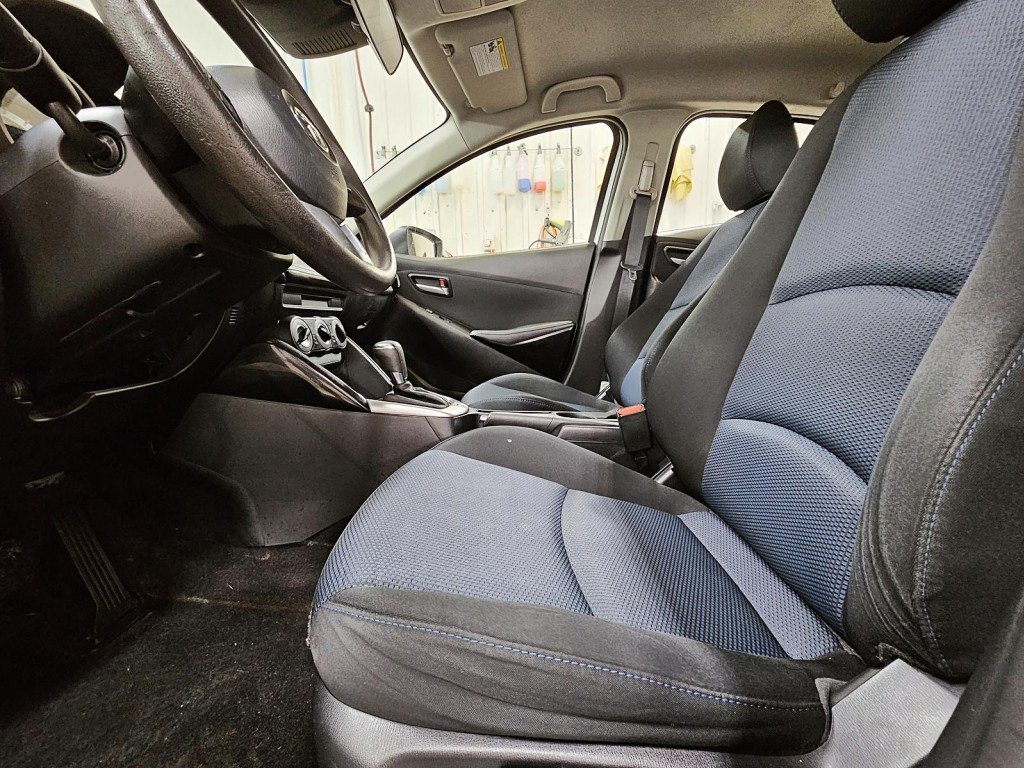 Toyota YARIS  2017 à Saint-Hyacinthe, Québec - 13 - w1024h768px