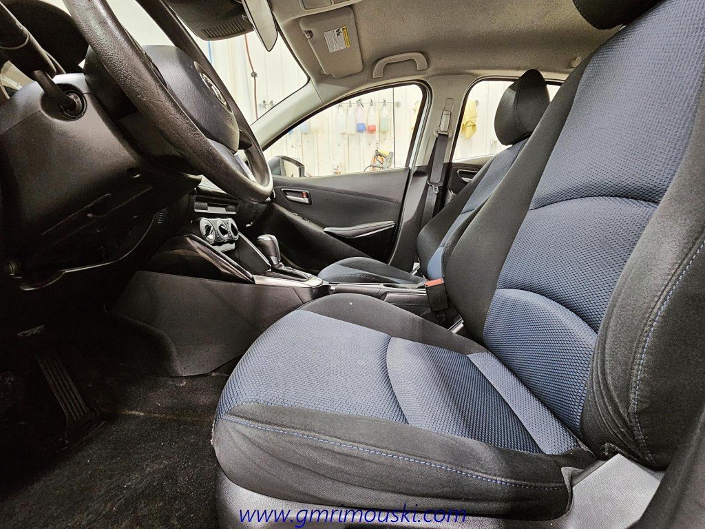 Toyota YARIS  2017 à Saint-Hyacinthe, Québec - 13 - w1024h768px