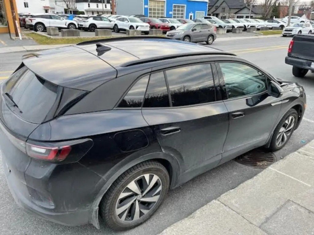 2023 Volkswagen ID.4 in Saint-Hyacinthe, Quebec - 4 - w1024h768px