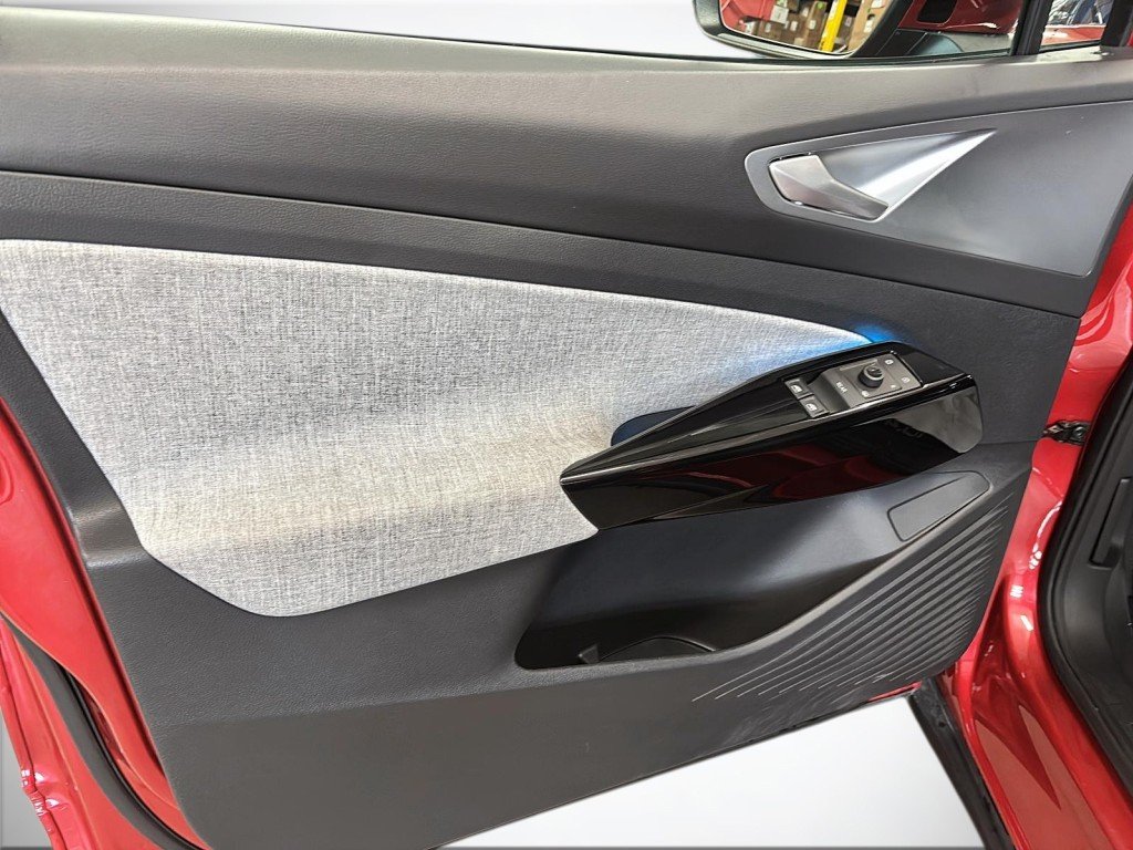 2023 Volkswagen ID.4 in Saint-Hyacinthe, Quebec - 10 - w1024h768px