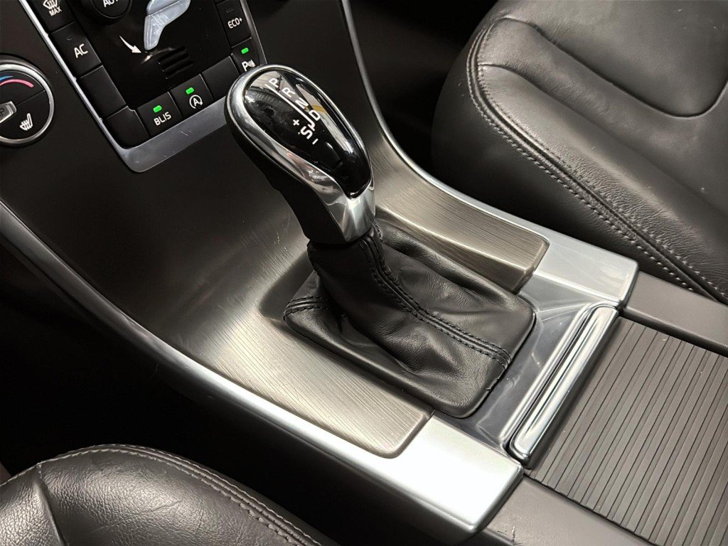 2015 Volvo XC60 in Saint-Hyacinthe, Quebec - 17 - w1024h768px