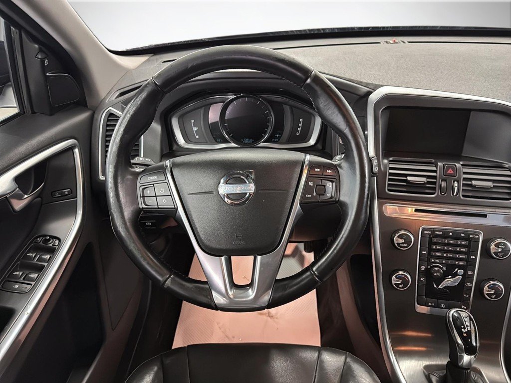 2015 Volvo XC60 in Saint-Hyacinthe, Quebec - 14 - w1024h768px