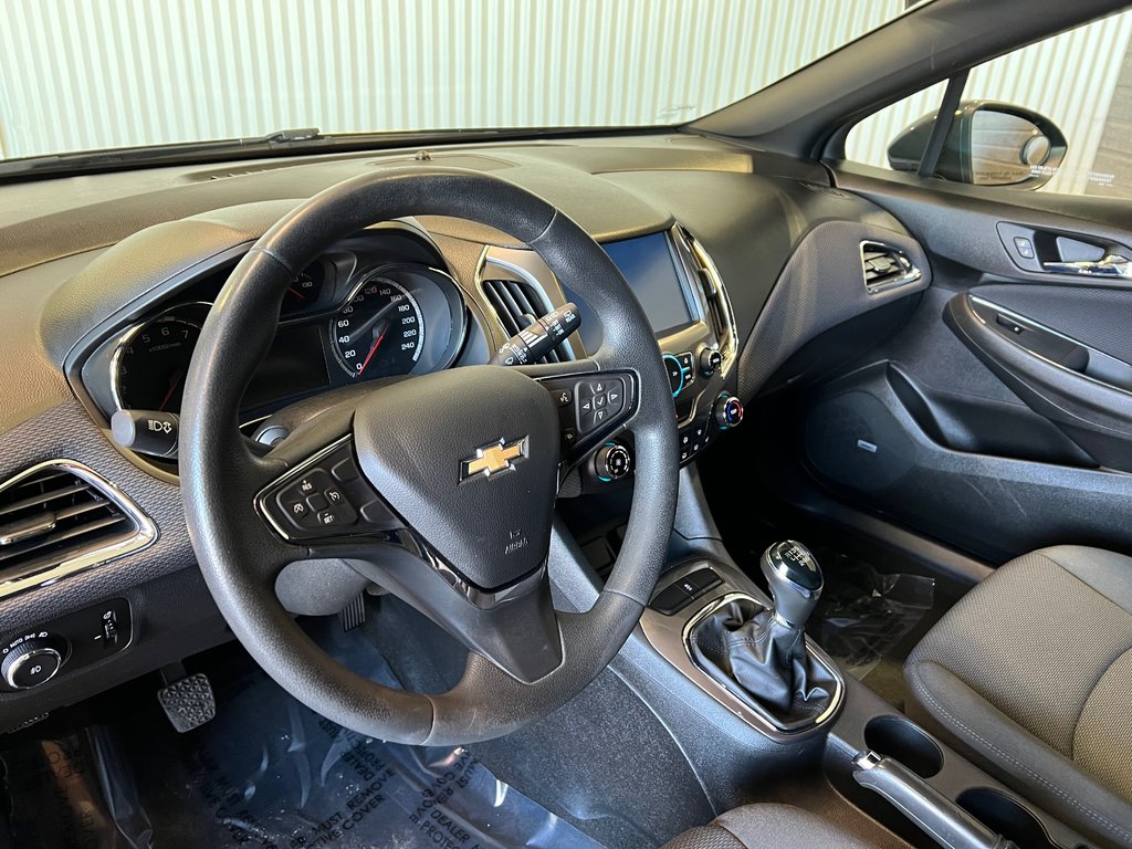 2017 Chevrolet Cruze LT**MAGS D'ORIGINE INCLUS**MANUELLE**BLUETOOTH** in Saint-Eustache, Quebec - 12 - w1024h768px