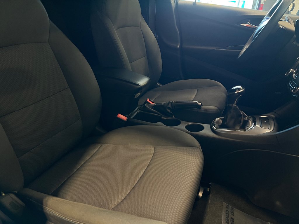 2017 Chevrolet Cruze LT**MAGS D'ORIGINE INCLUS**MANUELLE**BLUETOOTH** in Saint-Eustache, Quebec - 13 - w1024h768px