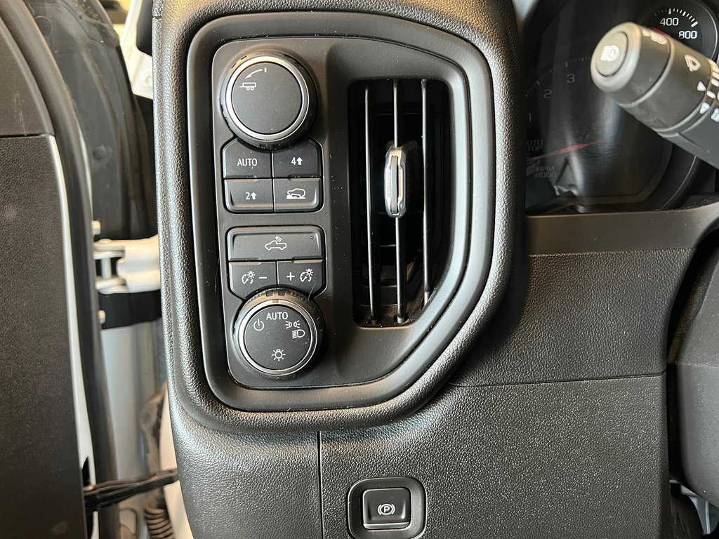 Chevrolet Silverado 1500 CUSTOM**4X4/4WD**CREW CAB**2.7L TURBO**CARPLAY** 2022 à Saint-Eustache, Québec - 26 - w1024h768px