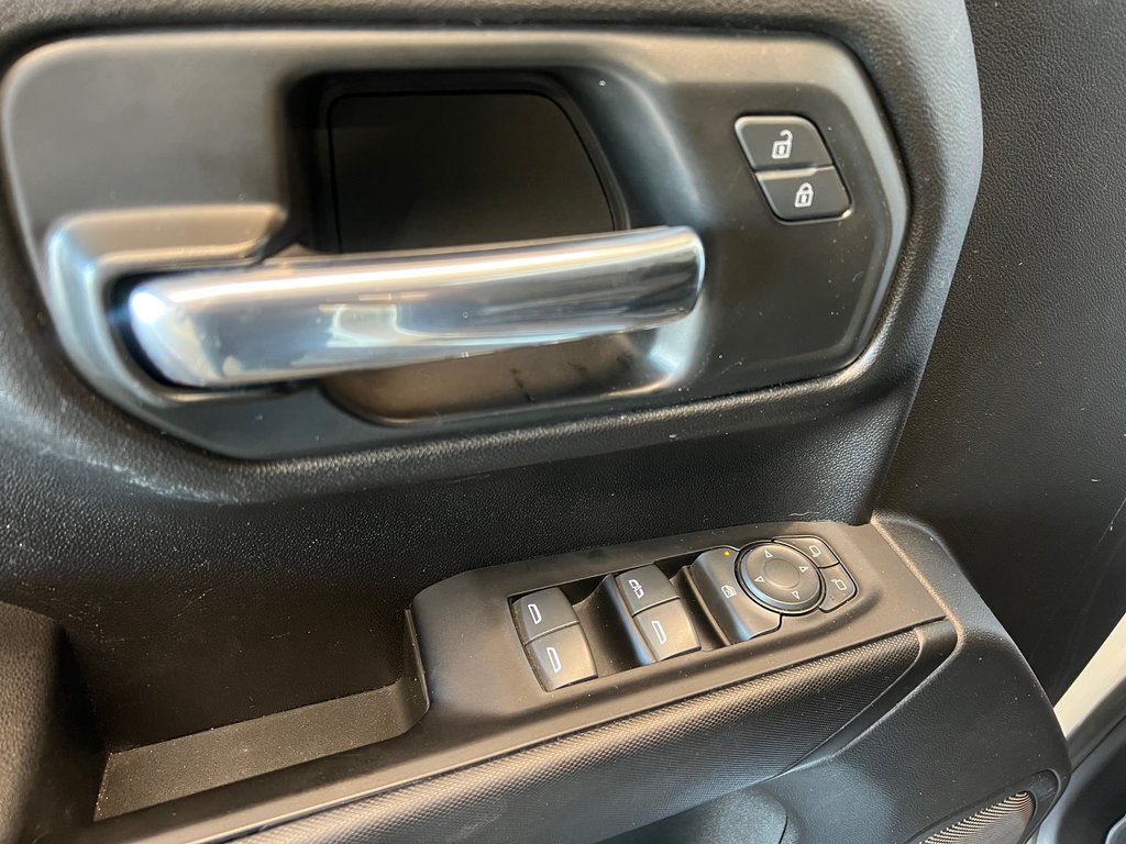 Chevrolet Silverado 1500 CUSTOM**4X4/4WD**CREW CAB**2.7L TURBO**CARPLAY** 2022 à Saint-Eustache, Québec - 17 - w1024h768px