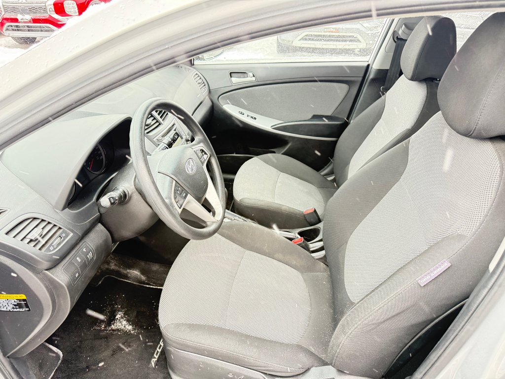 2013 Hyundai Accent GL**TEL QUEL**WOW 33 000KM**AUTOMATIQUE**1 OWNER** in Saint-Eustache, Quebec - 4 - w1024h768px