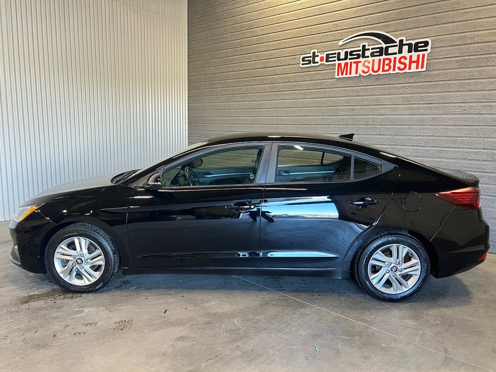 2019 Hyundai Elantra PREFERRED**CARPLAY**BANCS & VOLANT CHAUFFANTS** in Saint-Eustache, Quebec - 2 - w1024h768px
