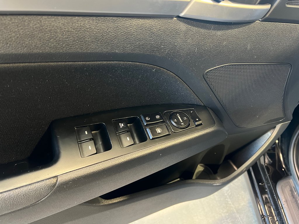 2019 Hyundai Elantra PREFERRED**CARPLAY**BANCS & VOLANT CHAUFFANTS** in Saint-Eustache, Quebec - 10 - w1024h768px