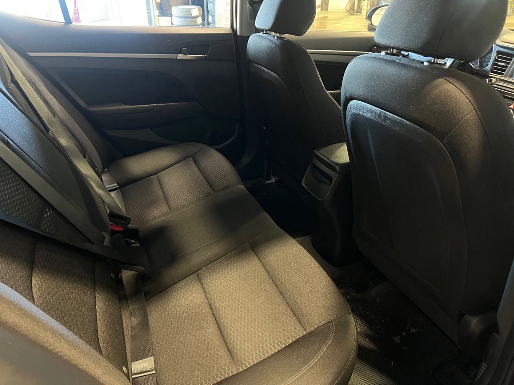 2019 Hyundai Elantra PREFERRED**CARPLAY**BANCS & VOLANT CHAUFFANTS** in Saint-Eustache, Quebec - 15 - w1024h768px