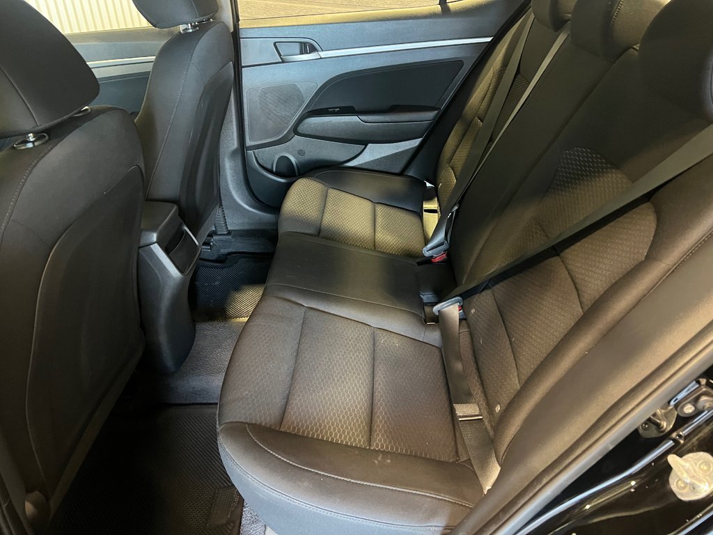 2019 Hyundai Elantra PREFERRED**CARPLAY**BANCS & VOLANT CHAUFFANTS** in Saint-Eustache, Quebec - 14 - w1024h768px