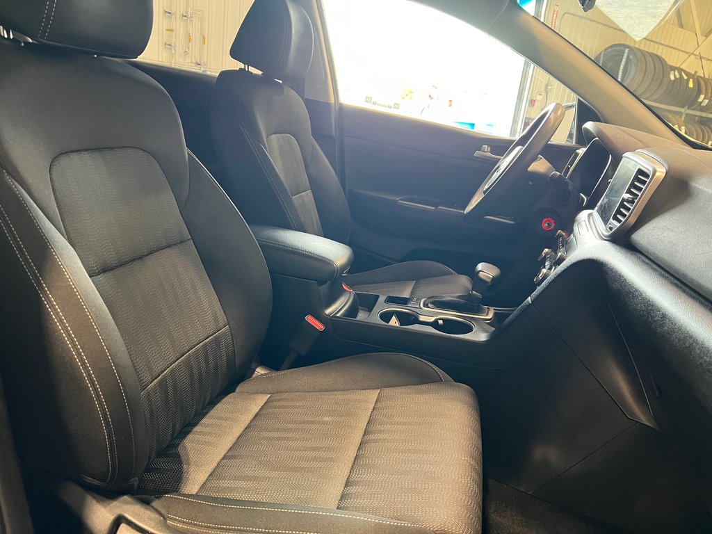 2022 Kia Sportage LX**AWD/4X4**NIGHTSKY**MAGS 18PO**APPLE CARPLAY** in Saint-Eustache, Quebec - 13 - w1024h768px