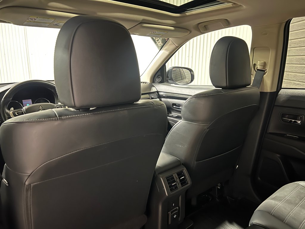2019 Mitsubishi OUTLANDER PHEV LE**S-AWC**TOIT OUVRANT**CUIR/SUEDE**CARPLAY**MAGS in Saint-Eustache, Quebec - 17 - w1024h768px