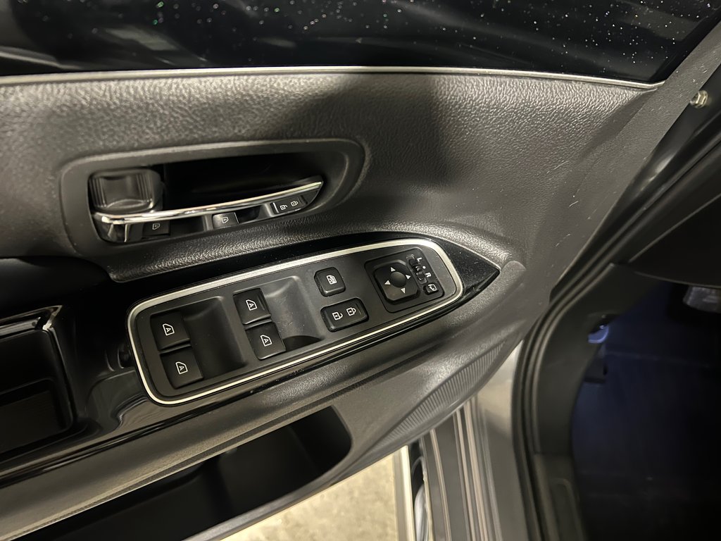 2019 Mitsubishi OUTLANDER PHEV LE**S-AWC**TOIT OUVRANT**CUIR/SUEDE**CARPLAY**MAGS in Saint-Eustache, Quebec - 9 - w1024h768px