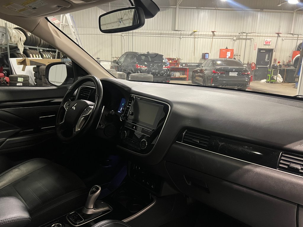 2019 Mitsubishi OUTLANDER PHEV LE**S-AWC**TOIT OUVRANT**CUIR/SUEDE**CARPLAY**MAGS in Saint-Eustache, Quebec - 14 - w1024h768px