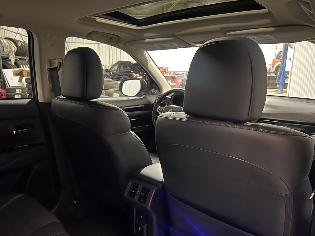 2019 Mitsubishi OUTLANDER PHEV LE**S-AWC**TOIT OUVRANT**CUIR/SUEDE**CARPLAY**MAGS in Saint-Eustache, Quebec - 19 - w1024h768px