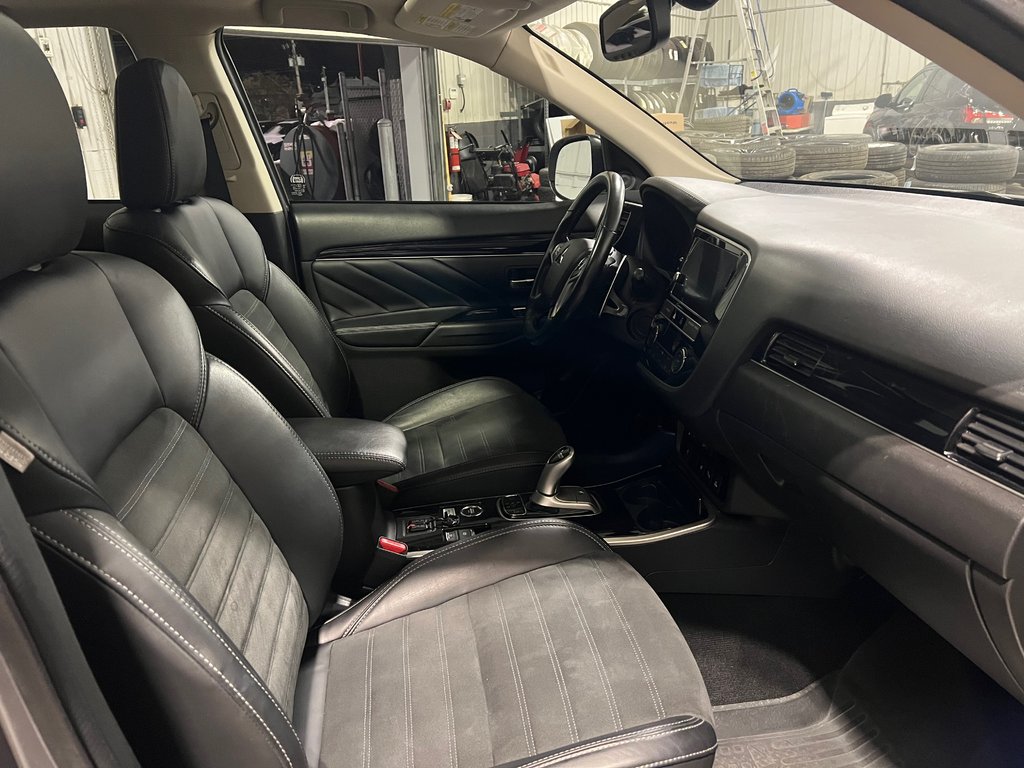 2019 Mitsubishi OUTLANDER PHEV LE**S-AWC**TOIT OUVRANT**CUIR/SUEDE**CARPLAY**MAGS in Saint-Eustache, Quebec - 13 - w1024h768px