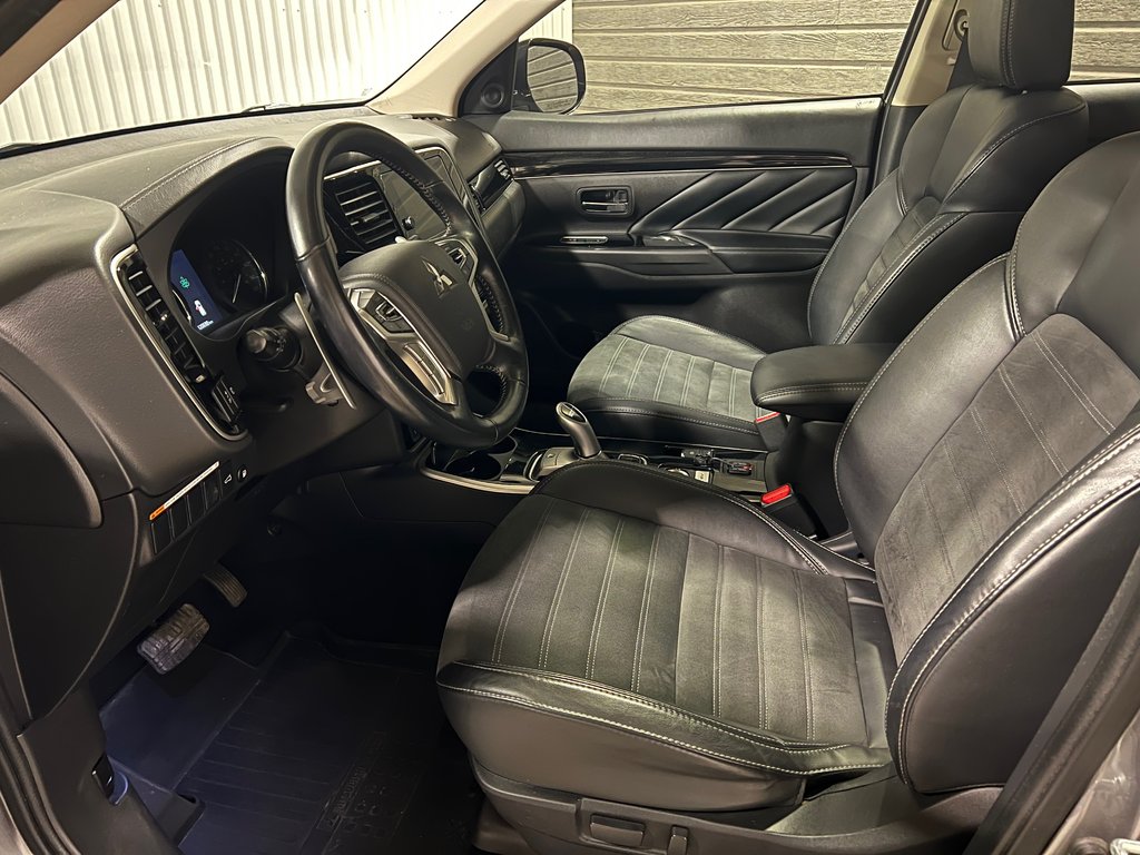 2019 Mitsubishi OUTLANDER PHEV LE**S-AWC**TOIT OUVRANT**CUIR/SUEDE**CARPLAY**MAGS in Saint-Eustache, Quebec - 10 - w1024h768px