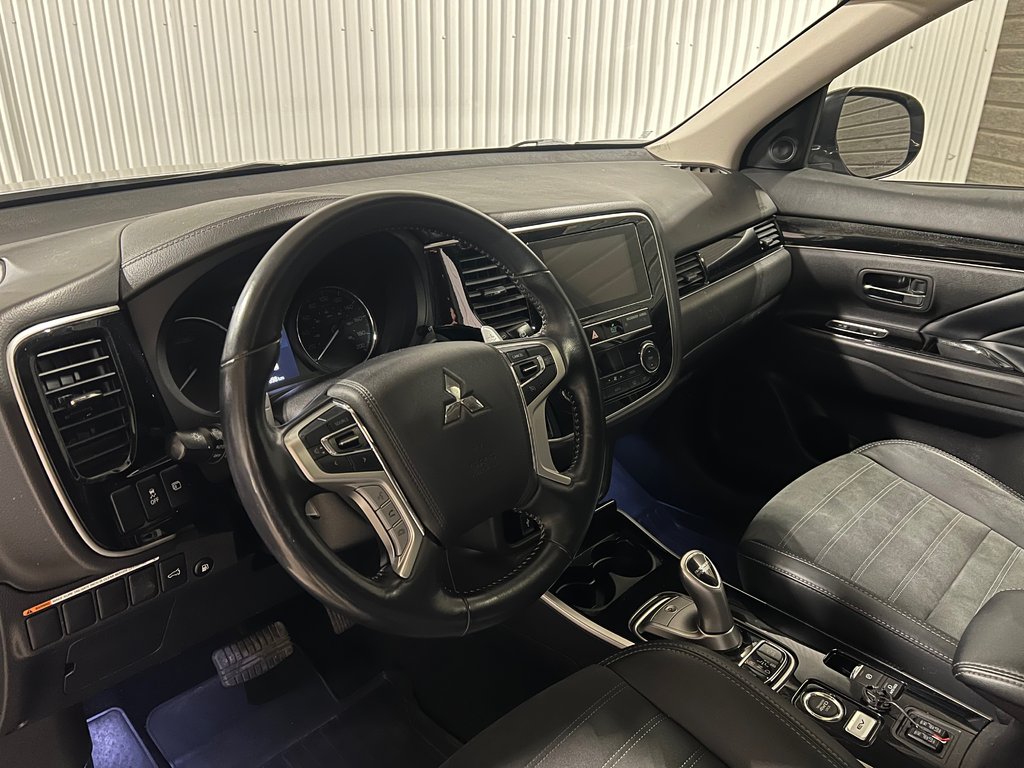 2019 Mitsubishi OUTLANDER PHEV LE**S-AWC**TOIT OUVRANT**CUIR/SUEDE**CARPLAY**MAGS in Saint-Eustache, Quebec - 11 - w1024h768px