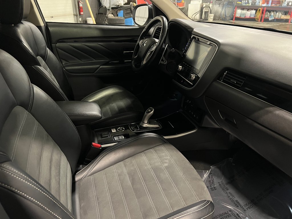 Mitsubishi OUTLANDER PHEV LE**AWD/4X4**TAUX À PARTIR 0.9%**TOIT**SIMILICUIR 2020 à Saint-Eustache, Québec - 14 - w1024h768px
