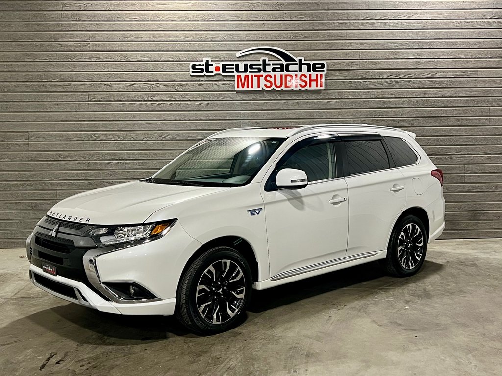 Mitsubishi OUTLANDER PHEV LE**AWD/4X4**TAUX À PARTIR 0.9%**TOIT**SIMILICUIR 2020 à Saint-Eustache, Québec - 1 - w1024h768px