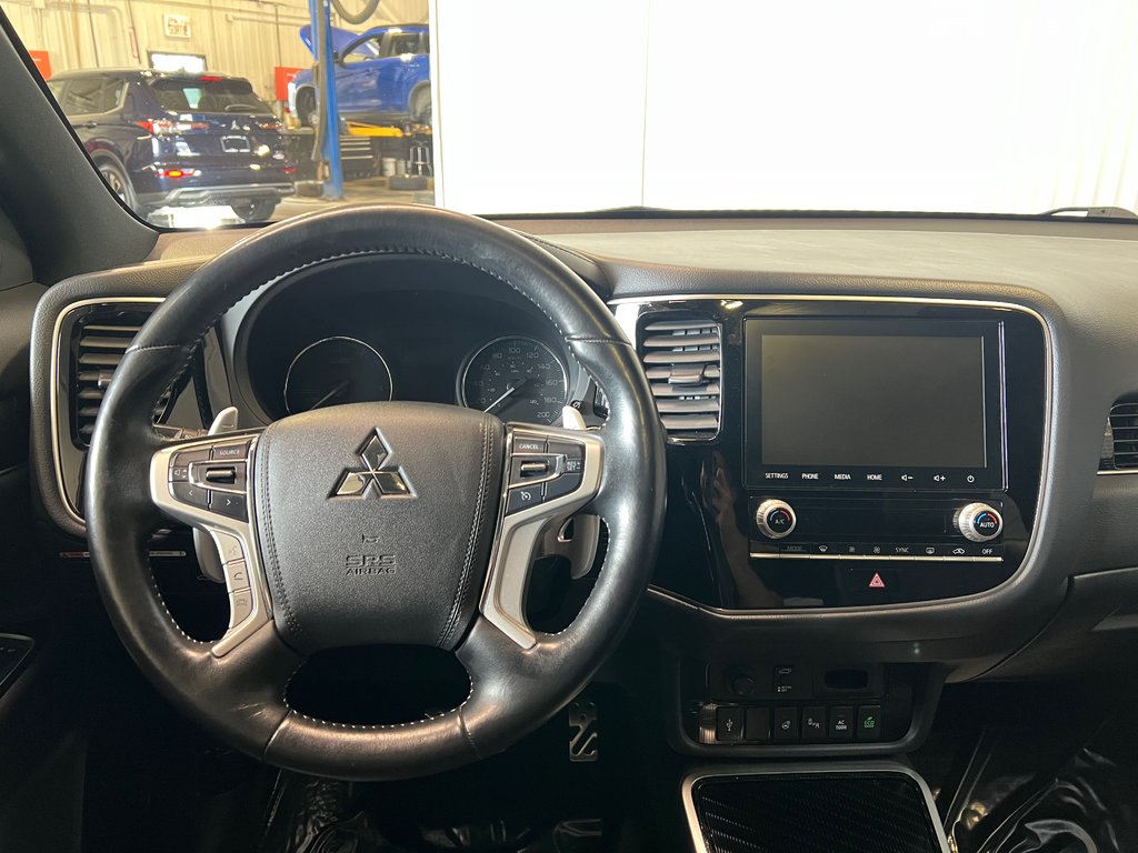 2022 Mitsubishi OUTLANDER PHEV BLACK EDT**À PARTIR DE 0.9%**S-AWC**TOIT OUVRANT** in Saint-Eustache, Quebec - 16 - w1024h768px