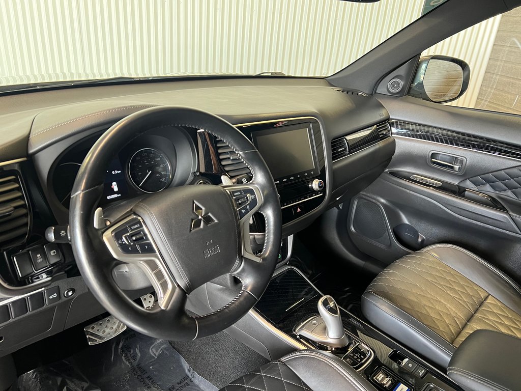 2022 Mitsubishi OUTLANDER PHEV BLACK EDT**À PARTIR DE 0.9%**S-AWC**TOIT OUVRANT** in Saint-Eustache, Quebec - 9 - w1024h768px