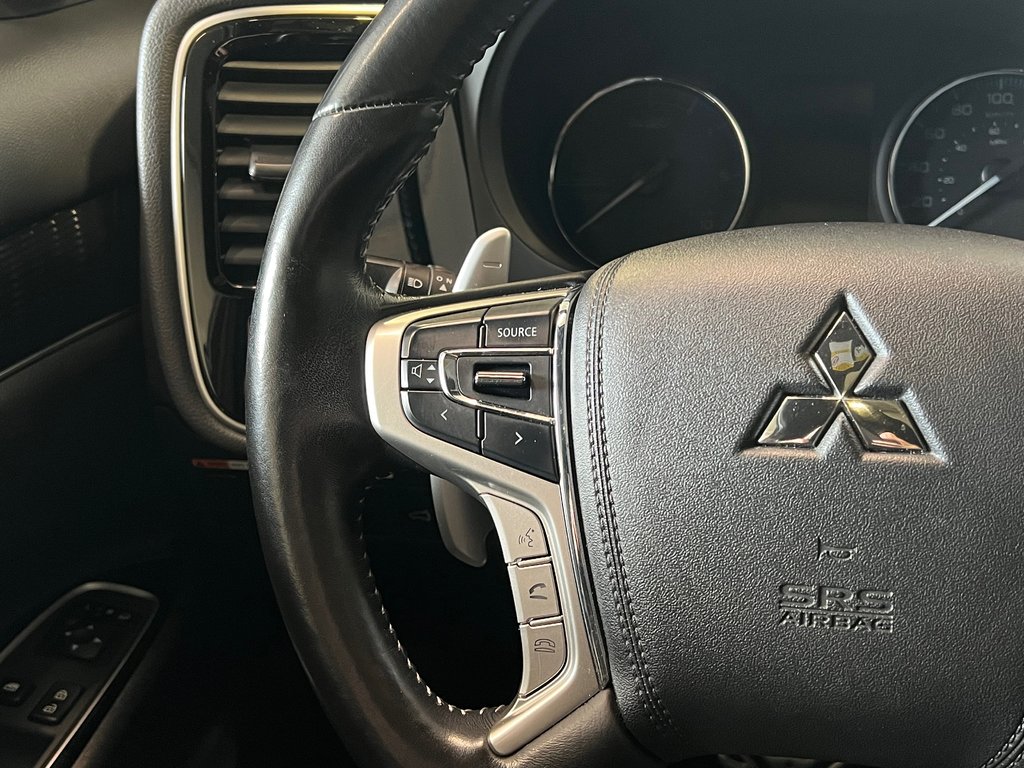2022 Mitsubishi OUTLANDER PHEV BLACK EDT**À PARTIR DE 0.9%**S-AWC**TOIT OUVRANT** in Saint-Eustache, Quebec - 19 - w1024h768px