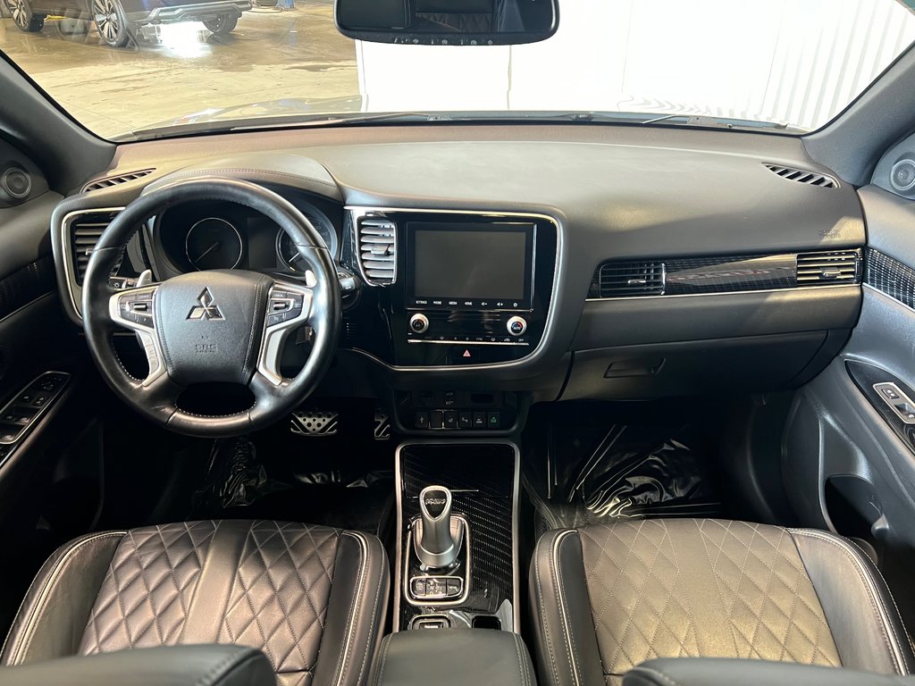2022 Mitsubishi OUTLANDER PHEV BLACK EDT**À PARTIR DE 0.9%**S-AWC**TOIT OUVRANT** in Saint-Eustache, Quebec - 15 - w1024h768px