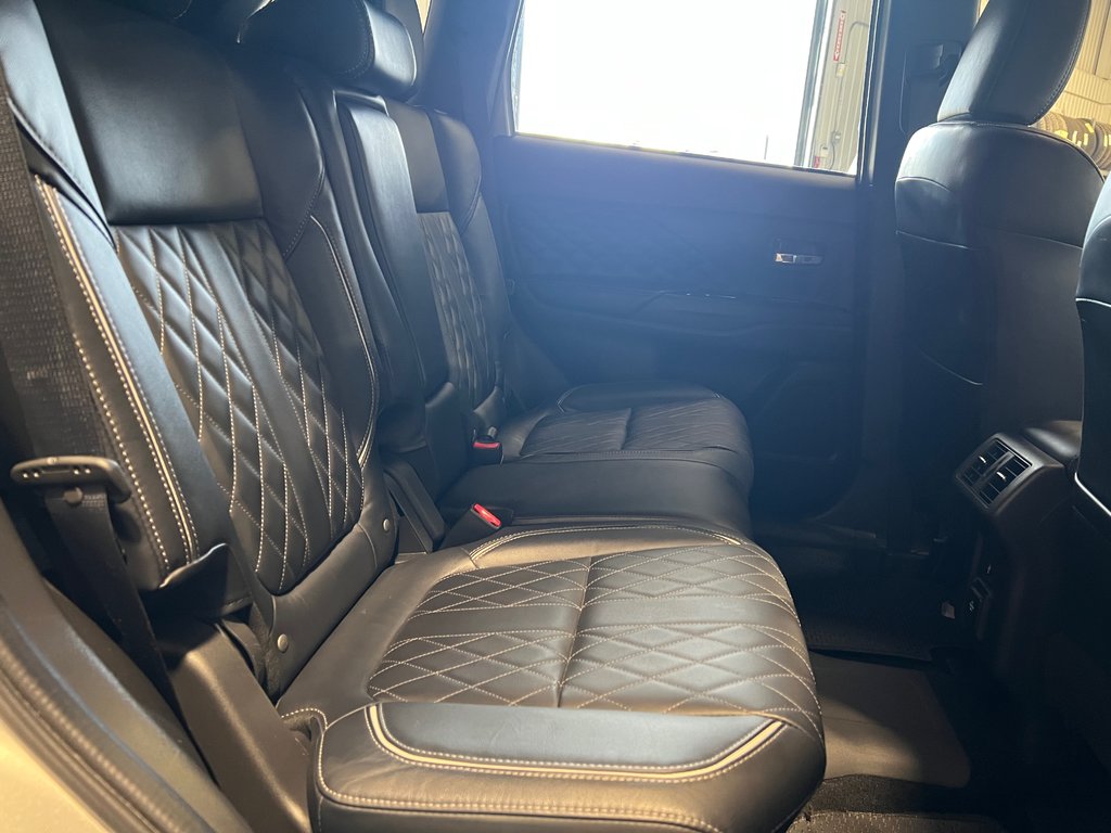 2022 Mitsubishi OUTLANDER PHEV BLACK EDT**À PARTIR DE 0.9%**S-AWC**TOIT OUVRANT** in Saint-Eustache, Quebec - 12 - w1024h768px