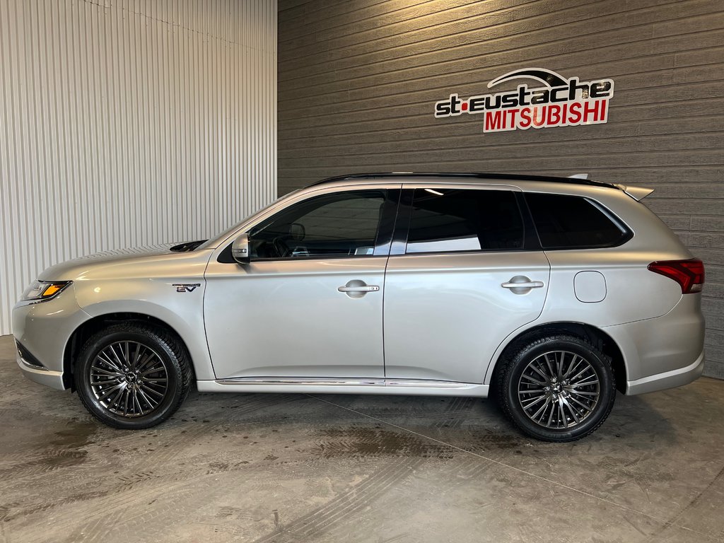 2022 Mitsubishi OUTLANDER PHEV BLACK EDT**À PARTIR DE 0.9%**S-AWC**TOIT OUVRANT** in Saint-Eustache, Quebec - 2 - w1024h768px