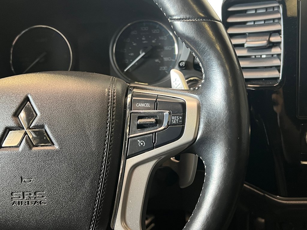 2022 Mitsubishi OUTLANDER PHEV BLACK EDT**À PARTIR DE 0.9%**S-AWC**TOIT OUVRANT** in Saint-Eustache, Quebec - 20 - w1024h768px